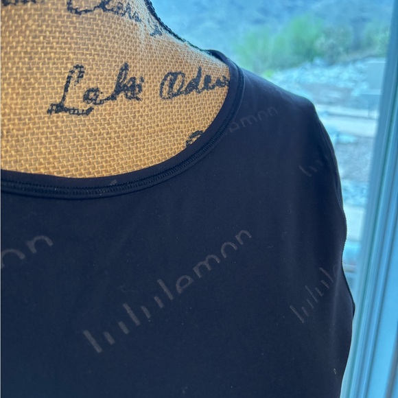 lululemon athletica black Fitted Crop Top size 8, logo design - Picture 4 of 10